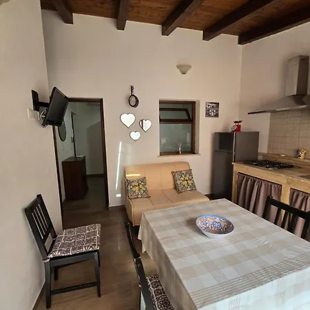 Casa Isola Di Eufemio Piano Terra *